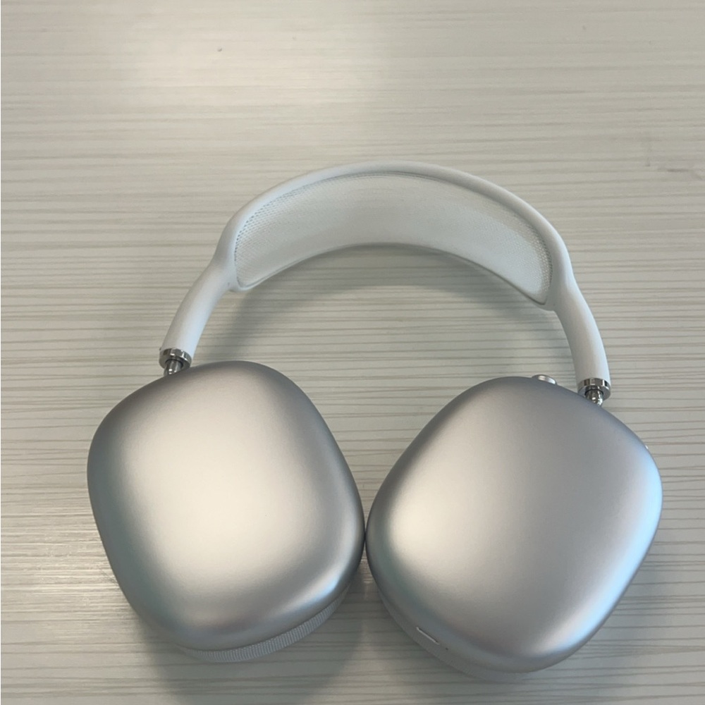 Apple AirPods Max Headphones - Silver - 2 cases + silicone ear covers
